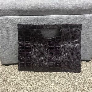 Women’s Textured Faux-Croc Handheld Clutch in Deep Plum